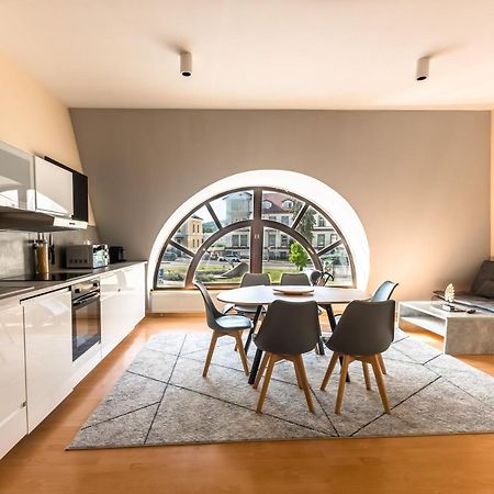 Lovely 4-Bedroom Flat In Historical Center With Stunning View Trencin Exterior photo