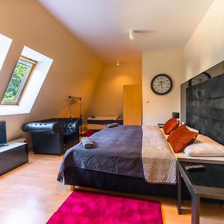 Lovely 4-Bedroom Flat In Historical Center With Stunning View Trencin Exterior photo