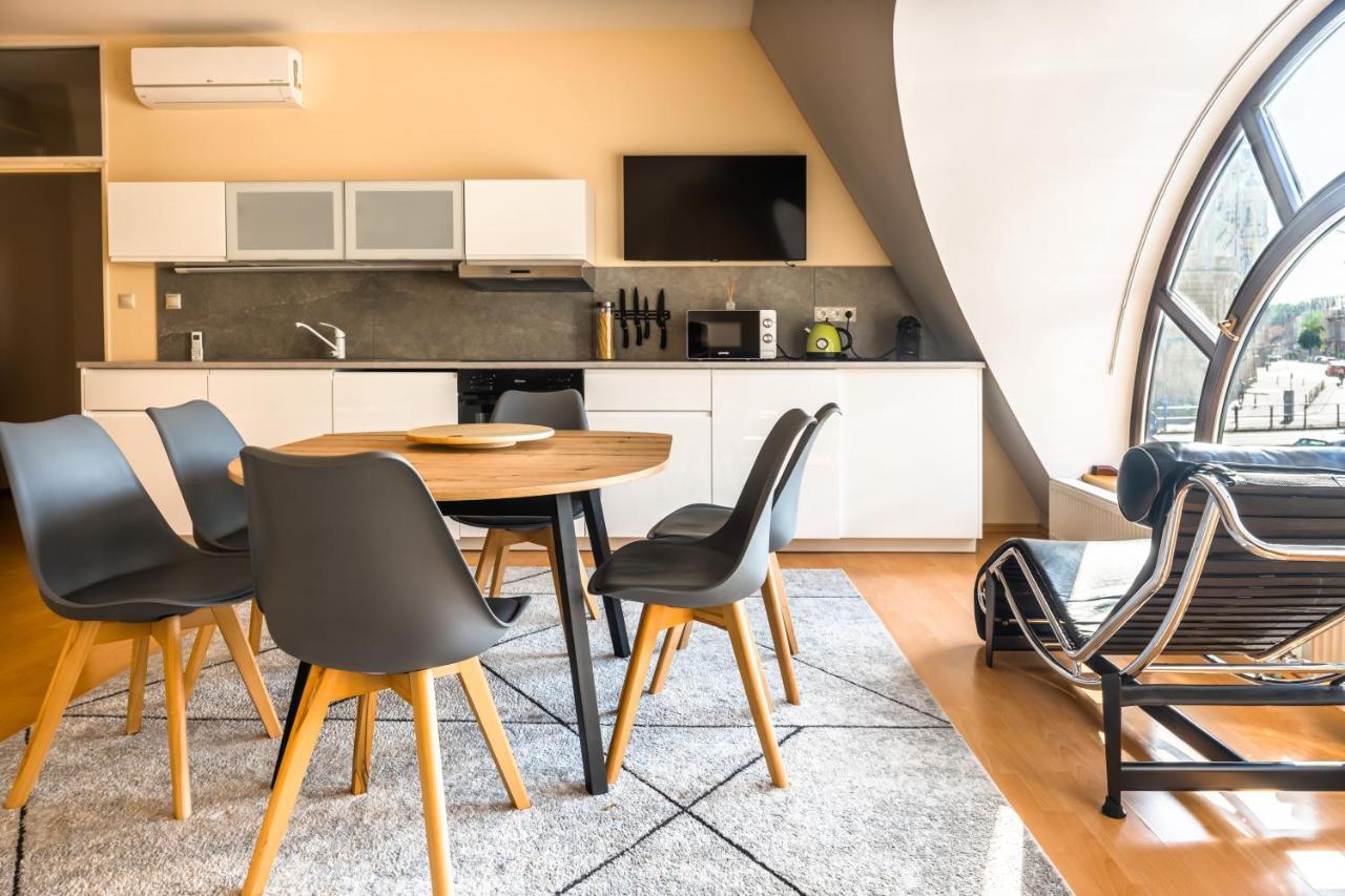 Lovely 4-Bedroom Flat In Historical Center With Stunning View Trencin Exterior photo