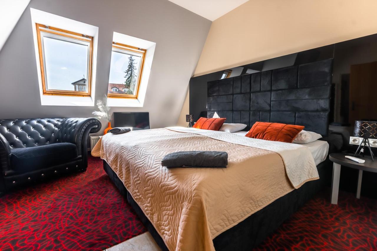 Lovely 4-Bedroom Flat In Historical Center With Stunning View Trencin Exterior photo