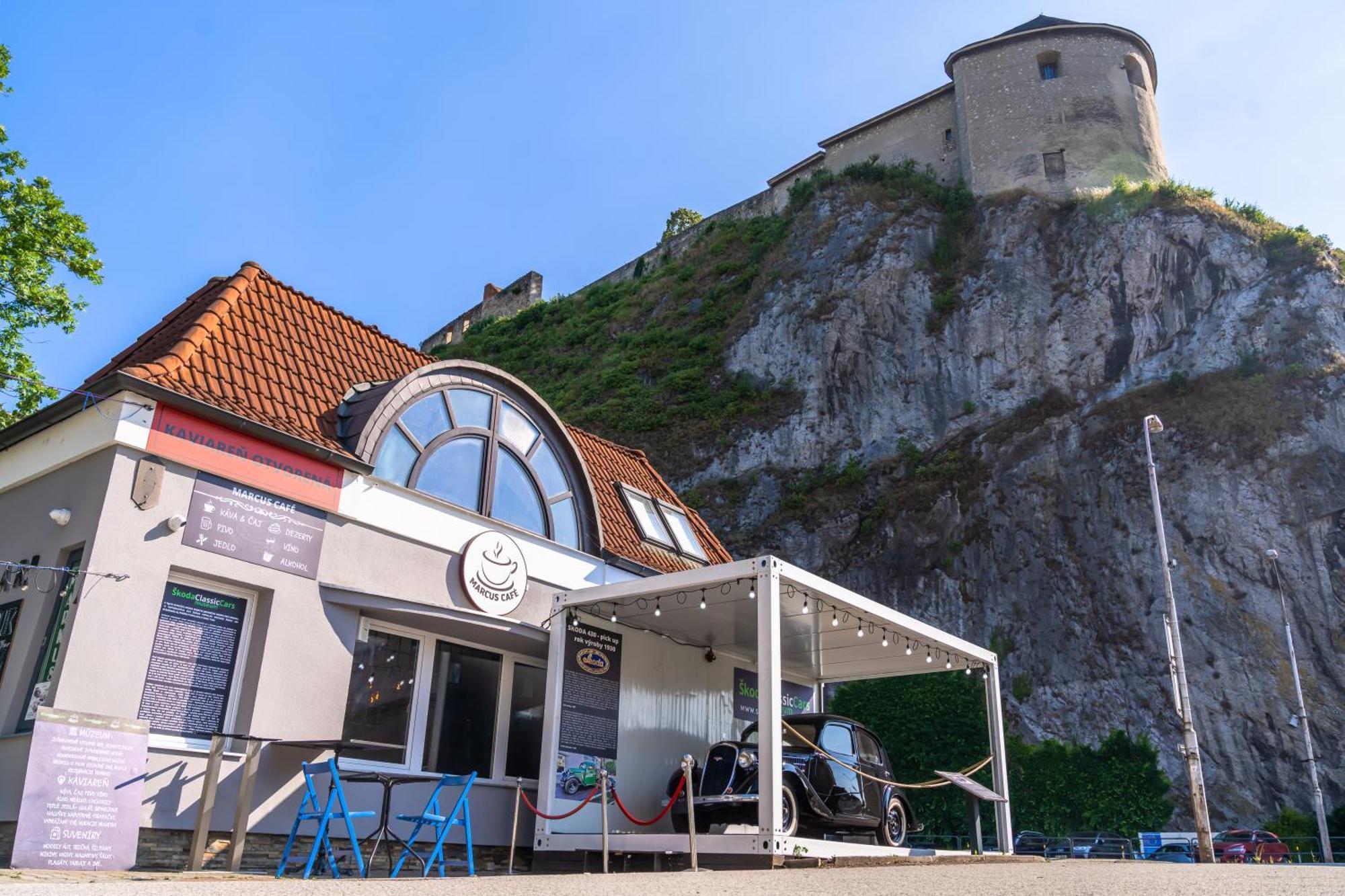 Lovely 4-Bedroom Flat In Historical Center With Stunning View Trencin Exterior photo